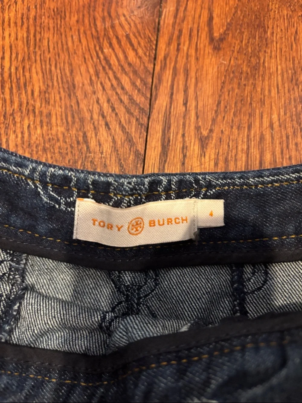 Tory Burch Dark Blue Denim Pleated Skirt with All-Over Chain Motif jacquard - Picture 4 of 5